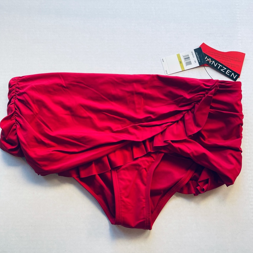 Jantzen size 14 swim suit skirt bikini bottom. NWT never worn. No. Smoking home.